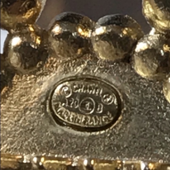 Authentic Chanel hair clip - Picture 5 of 5